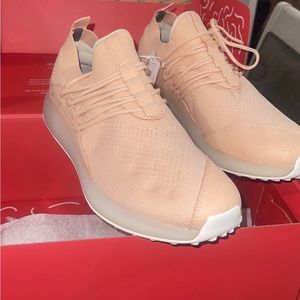 Lane-eight men’s training shoes.